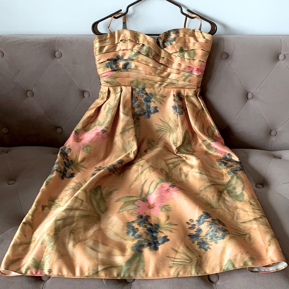 Formal dress - Picture 1 of 3